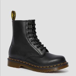 Dr. Martens 1460 Women’s Smooth Leather Lace Up